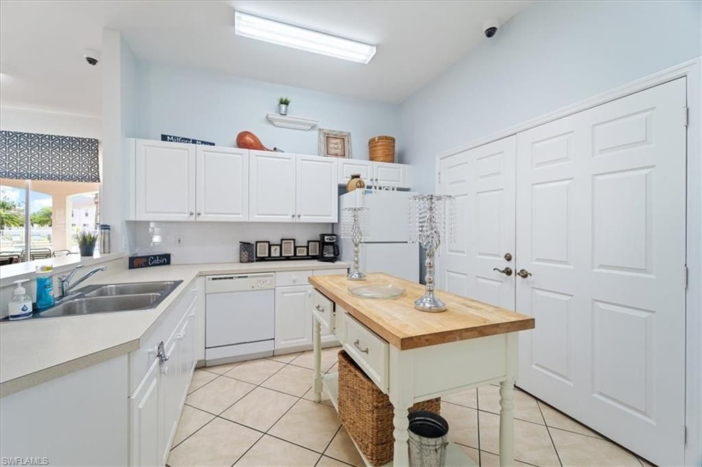 3630 Pine Oak Cir, Unit 105, Fort Myers, FL 33916 Photo