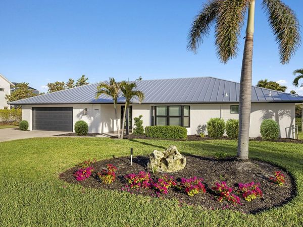 930 Kings Crown Dr, Sanibel, FL 33957