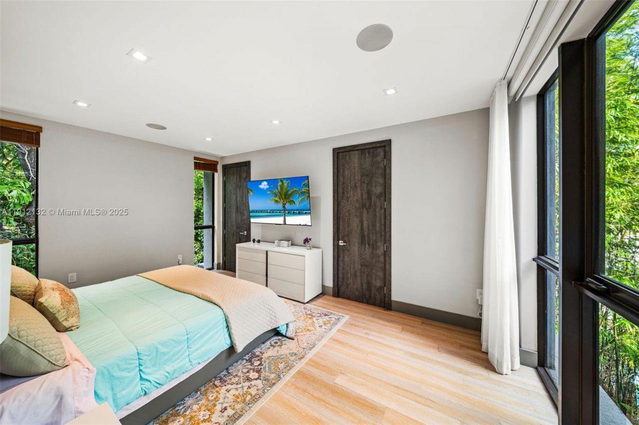 4185 Ventura Ave, Coconut Grove, FL 33133 Photo