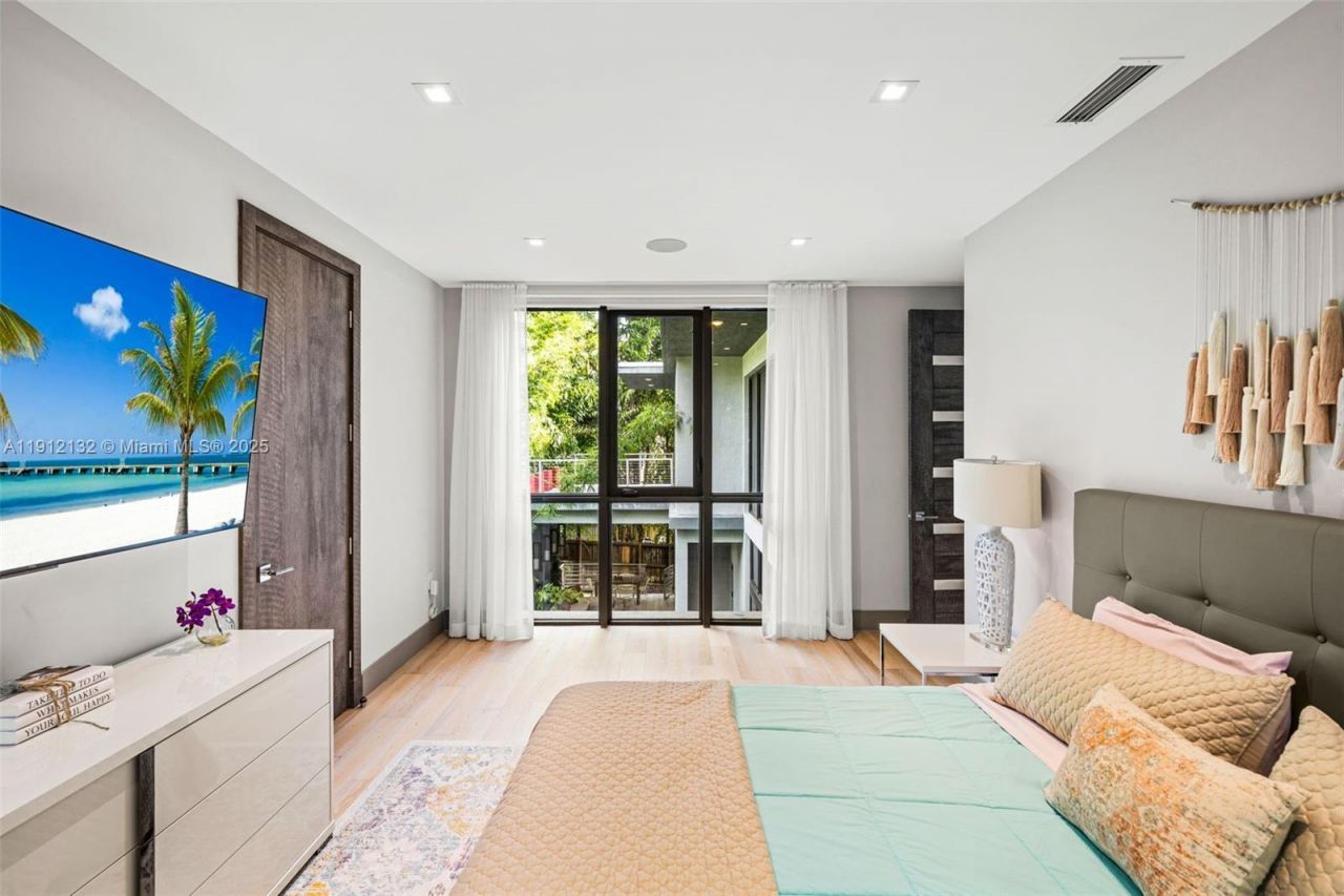 4185 Ventura Ave, Coconut Grove, FL 33133 Photo