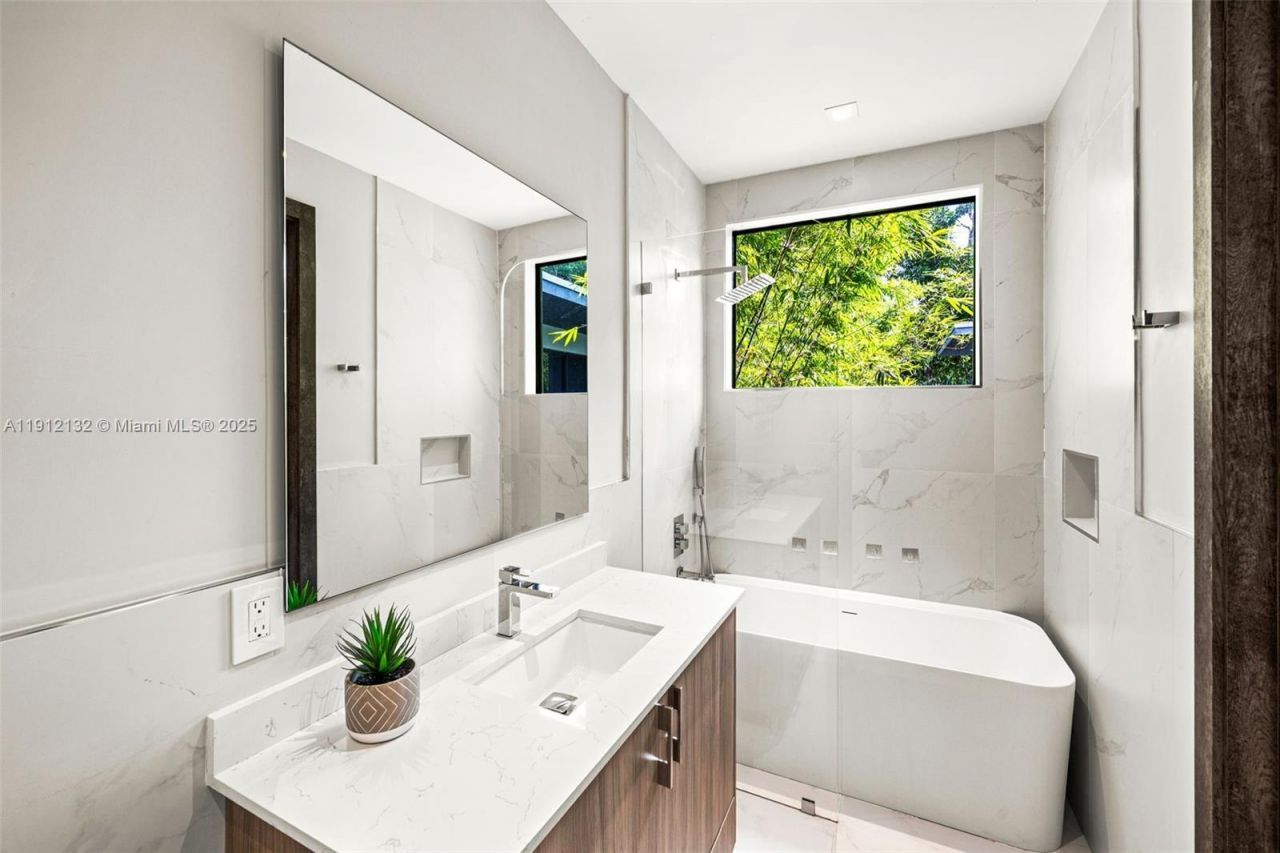 4185 Ventura Ave, Coconut Grove, FL 33133 Photo