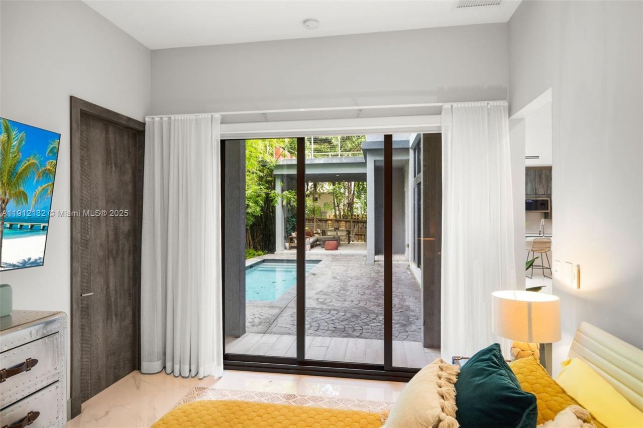 4185 Ventura Ave, Coconut Grove, FL 33133 Photo