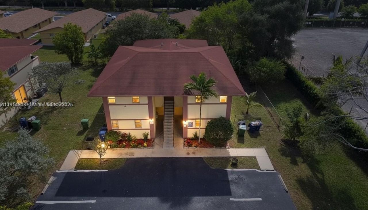 825 SW 10th St, Hallandale Beach, FL 33009 Photo