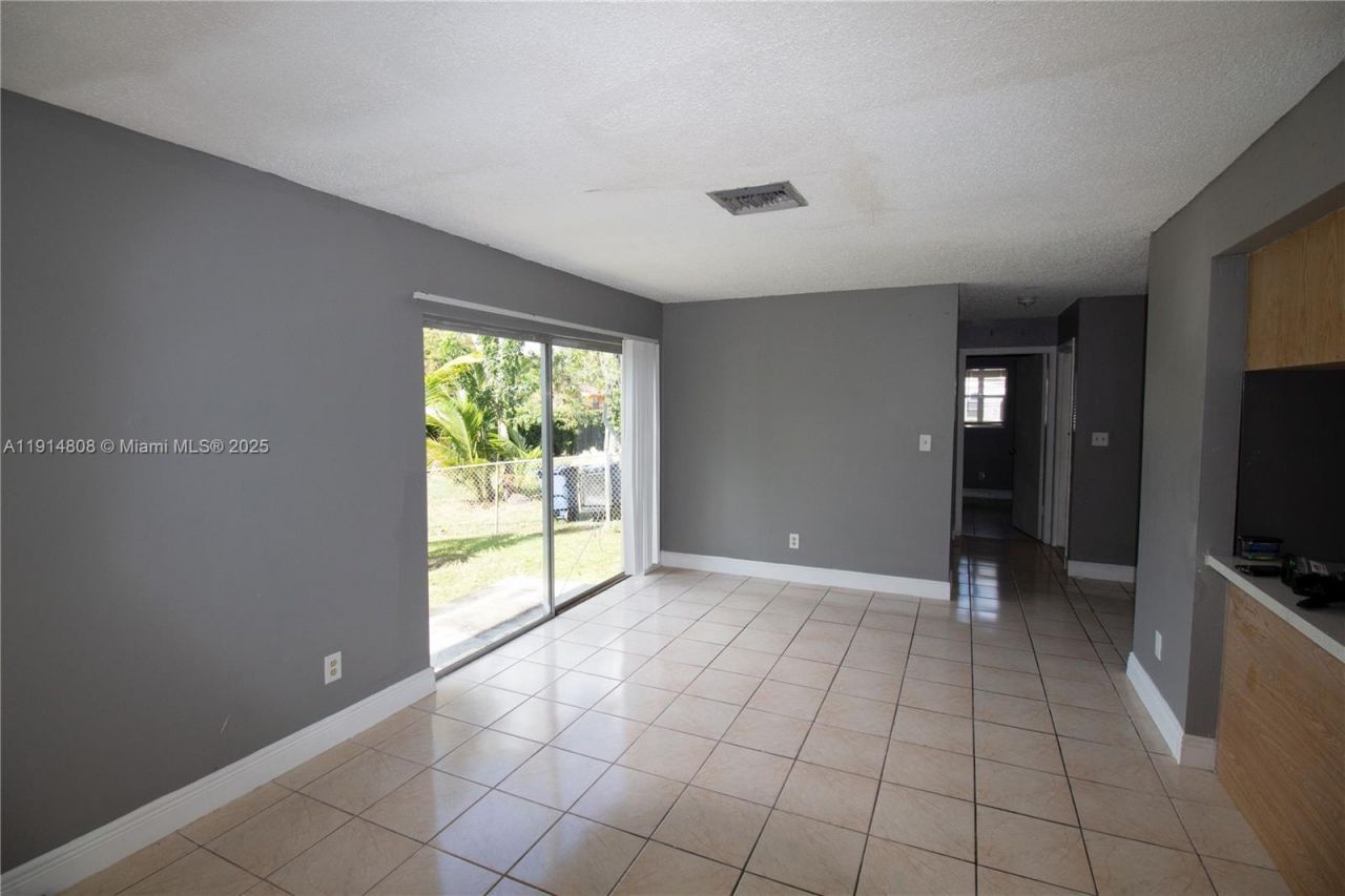 825 SW 10th St, Hallandale Beach, FL 33009 Photo