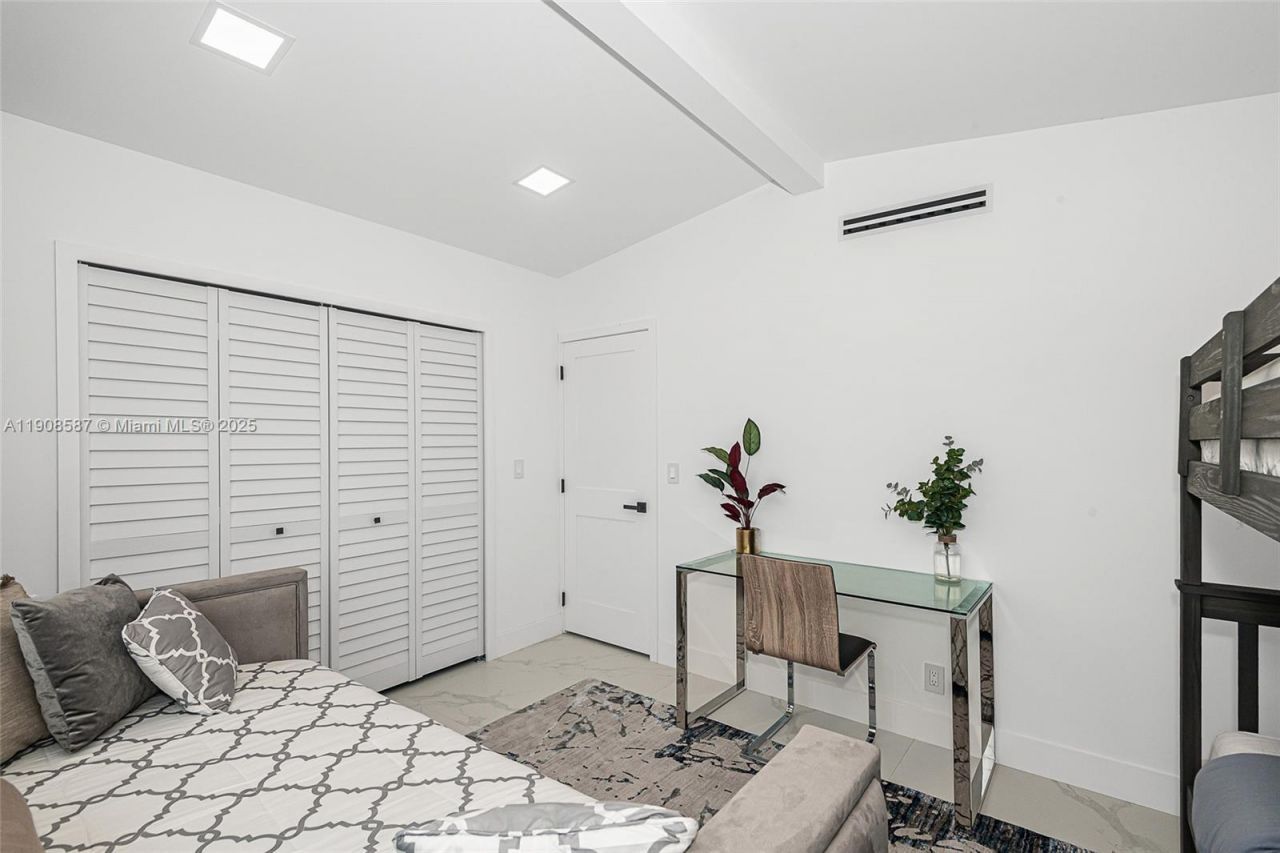 2436 Okeechobee Lane, Fort Lauderdale, FL 33317 Photo