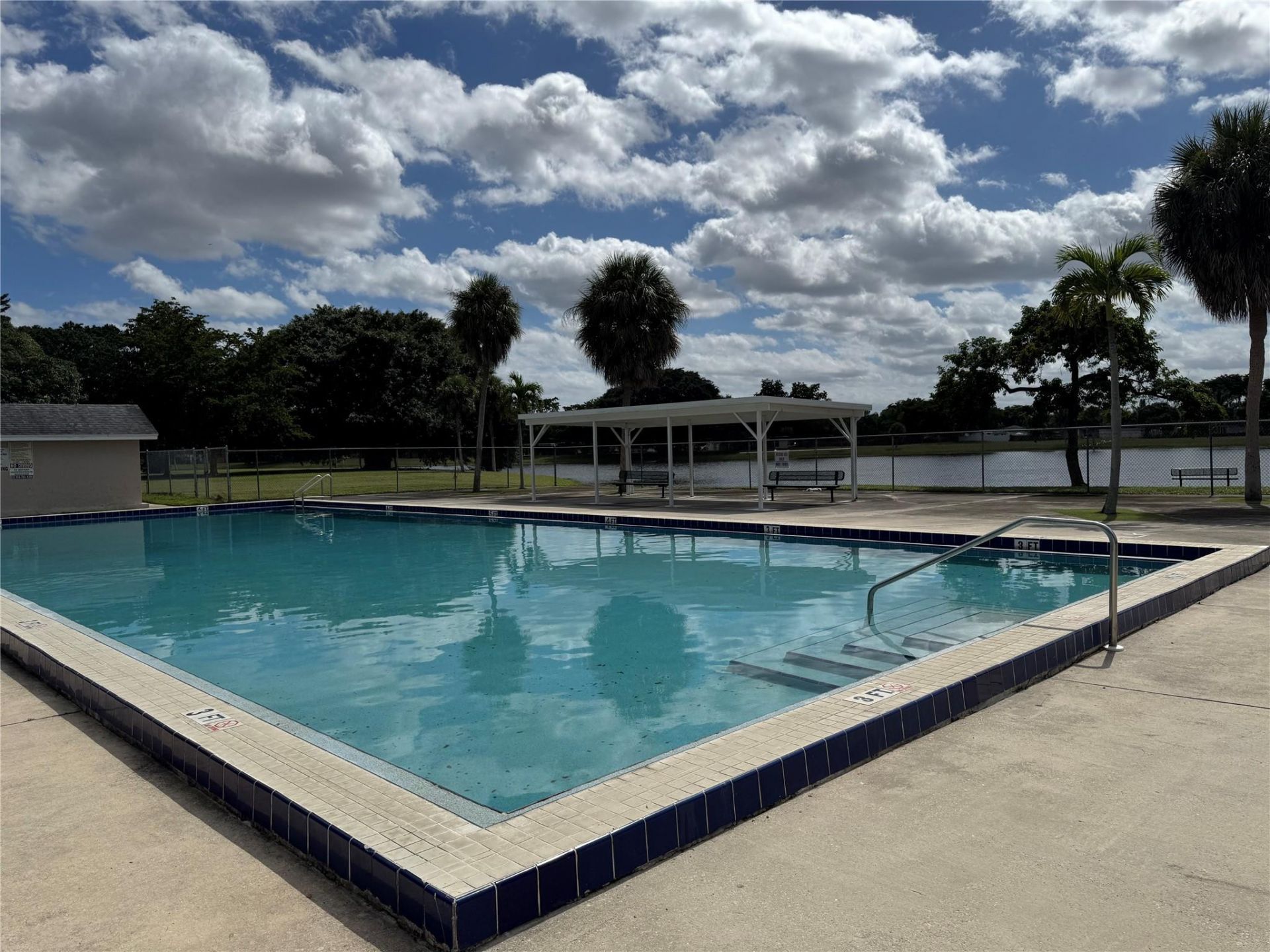 8212 NW 74th Terrace, Tamarac, FL 33321 Photo