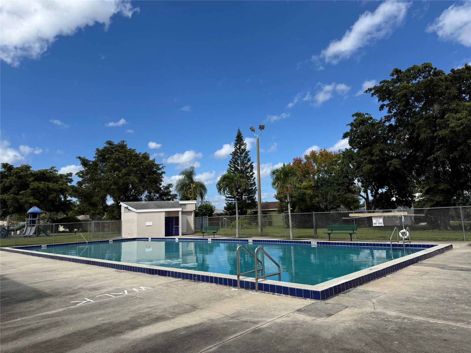 8212 NW 74th Terrace, Tamarac, FL 33321 Photo