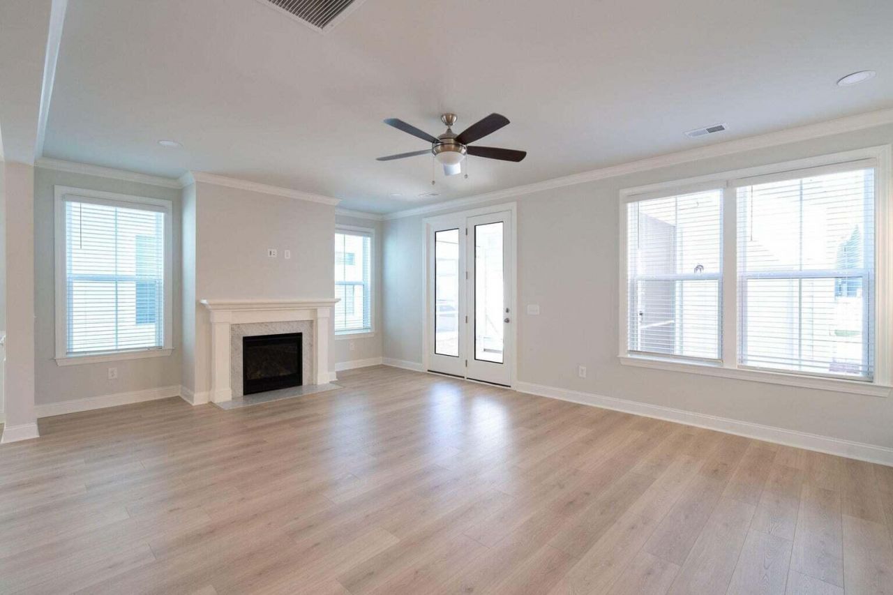 2 Cantona Drive Photo 6