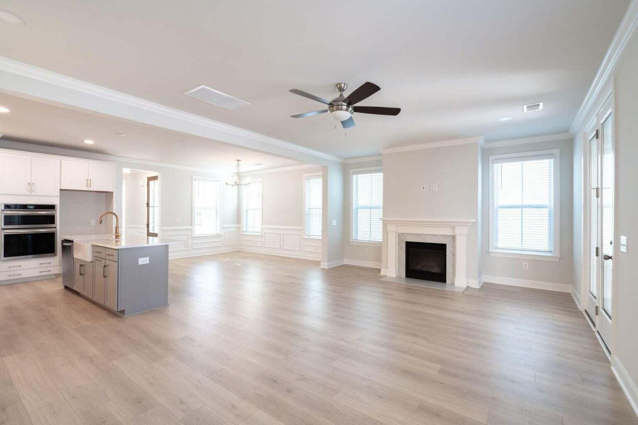 2 Cantona Drive Photo 8