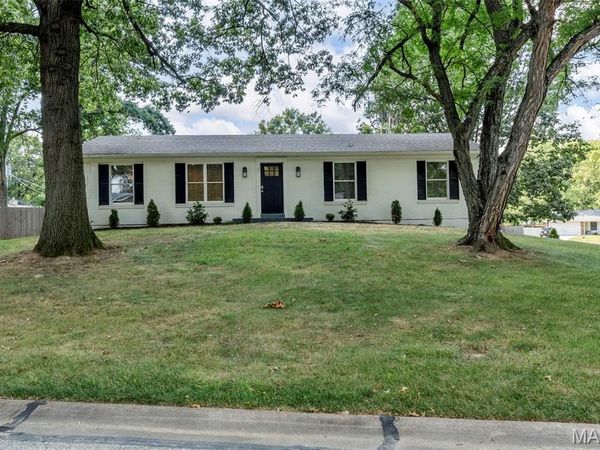 1 Rendina Court, Ellisville, MO 63011