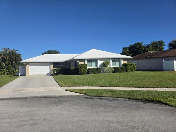 27 Vista Del Rio, Boynton Beach, FL 33426