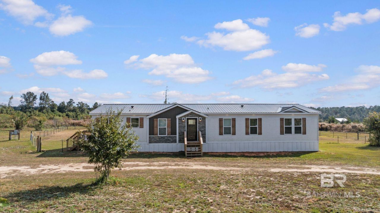 21990 Creekfront Drive Robertsdale, AL 36567