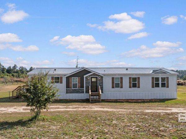 21990 Creekfront Drive, Robertsdale, AL 36567
