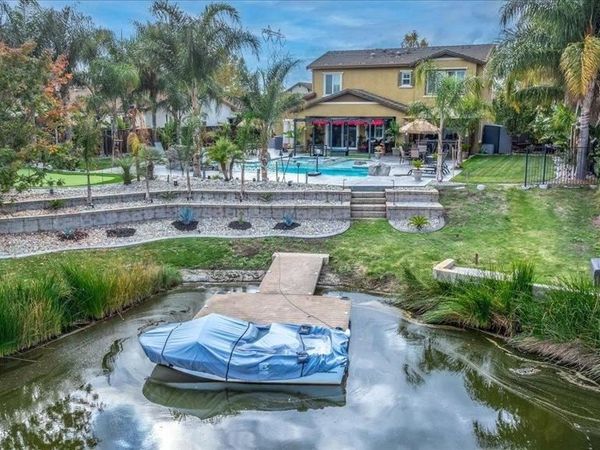 1050 Clear Lake Dr, Oakley, CA 94561