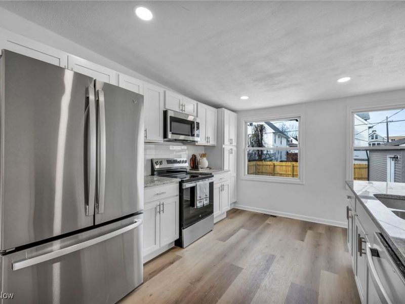 828 Nela View Road, Cleveland, OH 44112 Photo 11