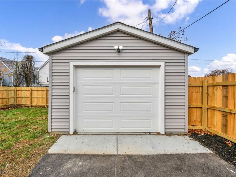 828 Nela View Road, Cleveland, OH 44112 Photo 38