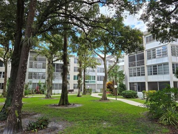 4898 NW 29th Ct, Unit 412, Lauderdale Lakes, FL 33313