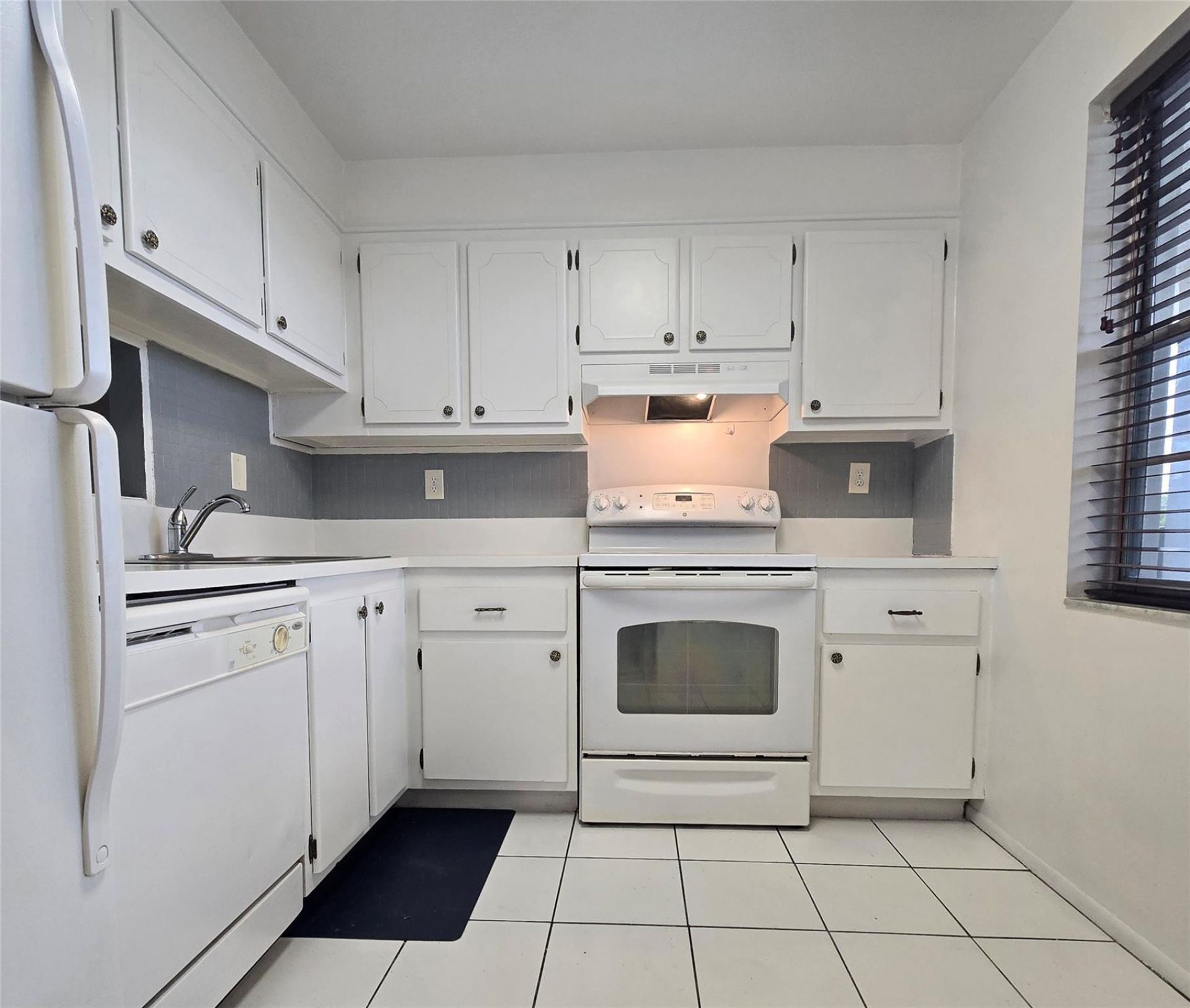 4898 NW 29th Court, Unit 412, Lauderdale Lakes, FL 33313 Photo