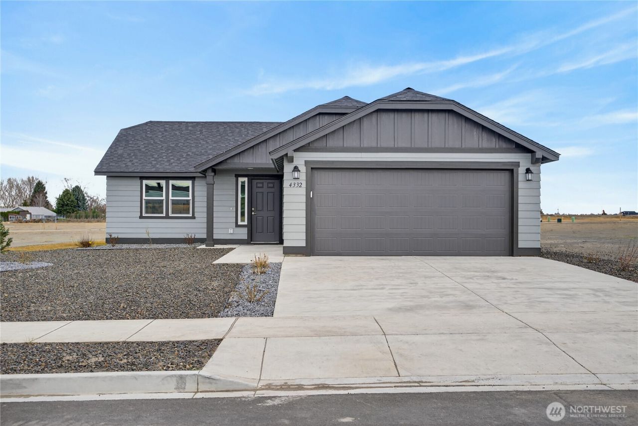 4332 W Sand Hill St, Moses Lake, WA 98837 Main Photo