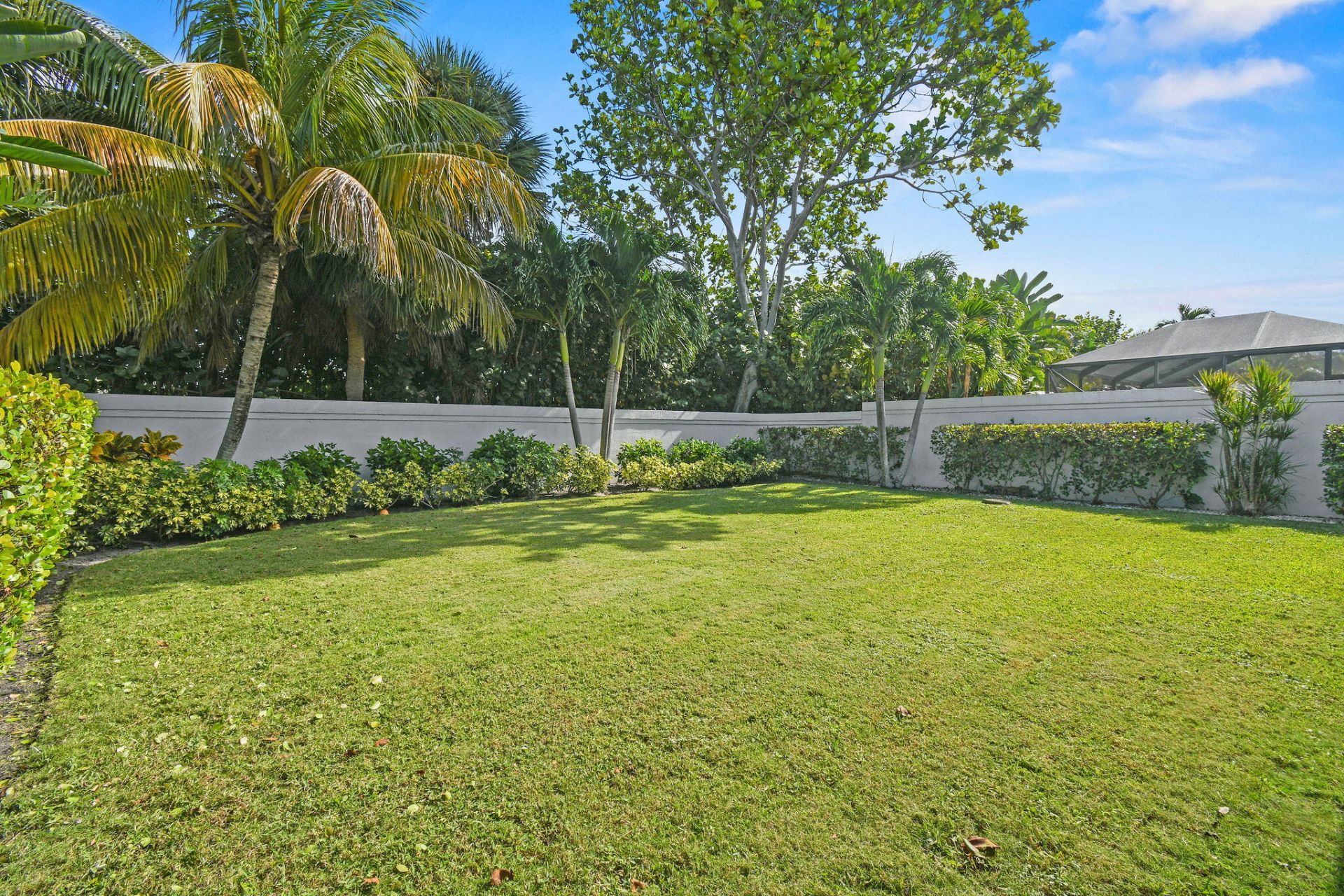 125 Sand Pine Drive, Jupiter, FL 33477 Photo