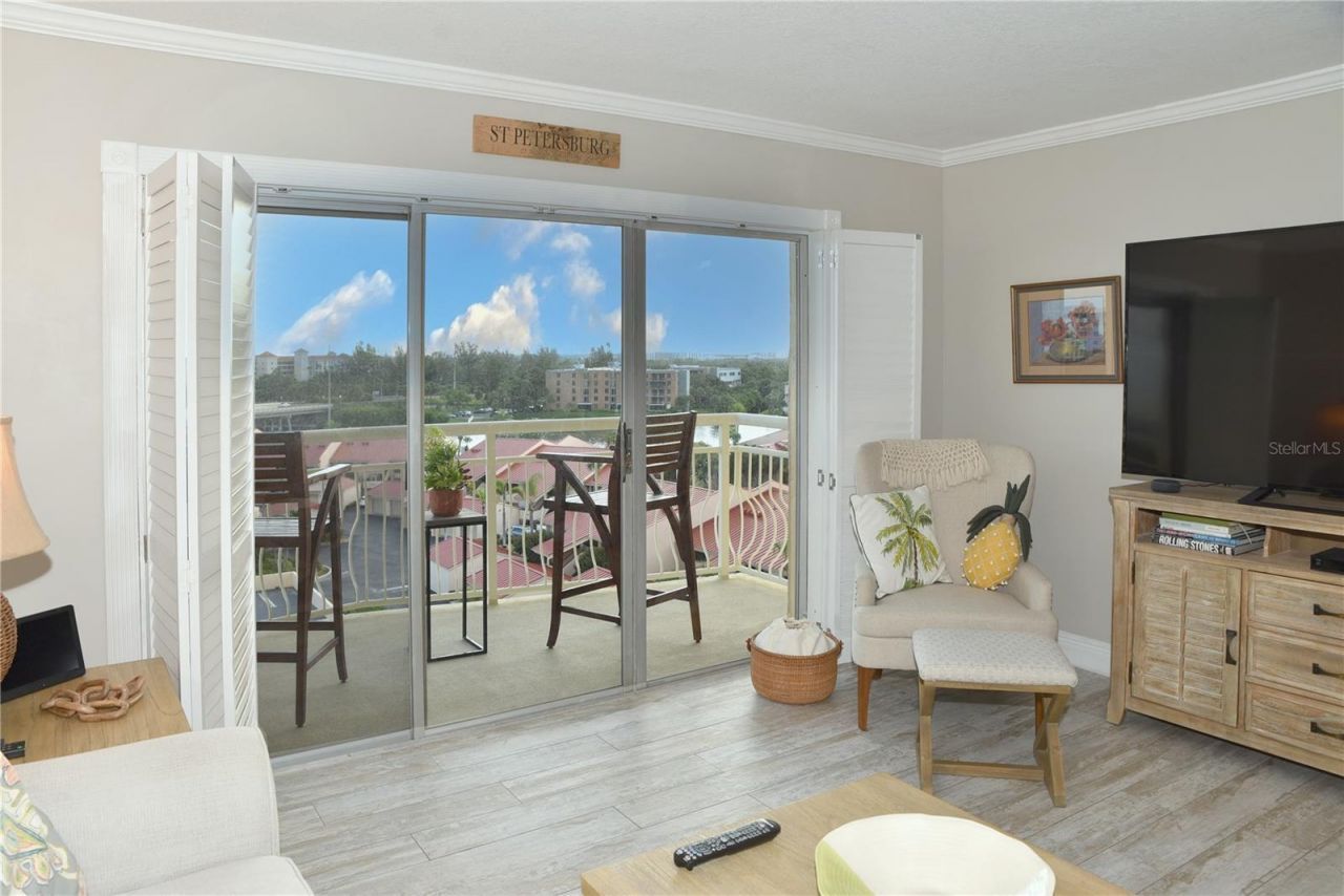 4900 Brittany Drive S, Unit 811, Saint Petersburg, FL 33715 Photo