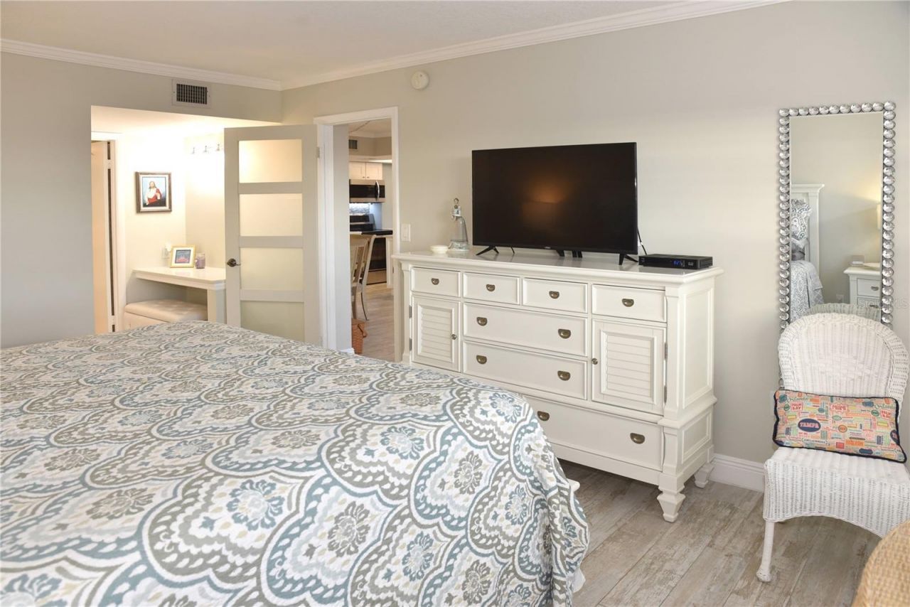 4900 Brittany Drive S, Unit 811, Saint Petersburg, FL 33715 Photo