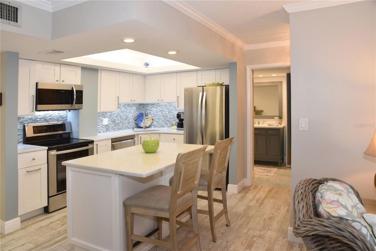 4900 Brittany Drive S, Unit 811, Saint Petersburg, FL 33715 Photo