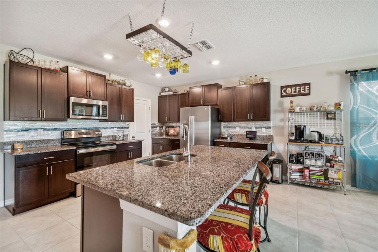 7021 King Creek Drive, Sun City Center, FL 33573 Photo