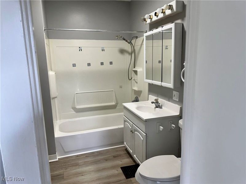 757 E 95th Street, Cleveland, OH 44108 Photo 16