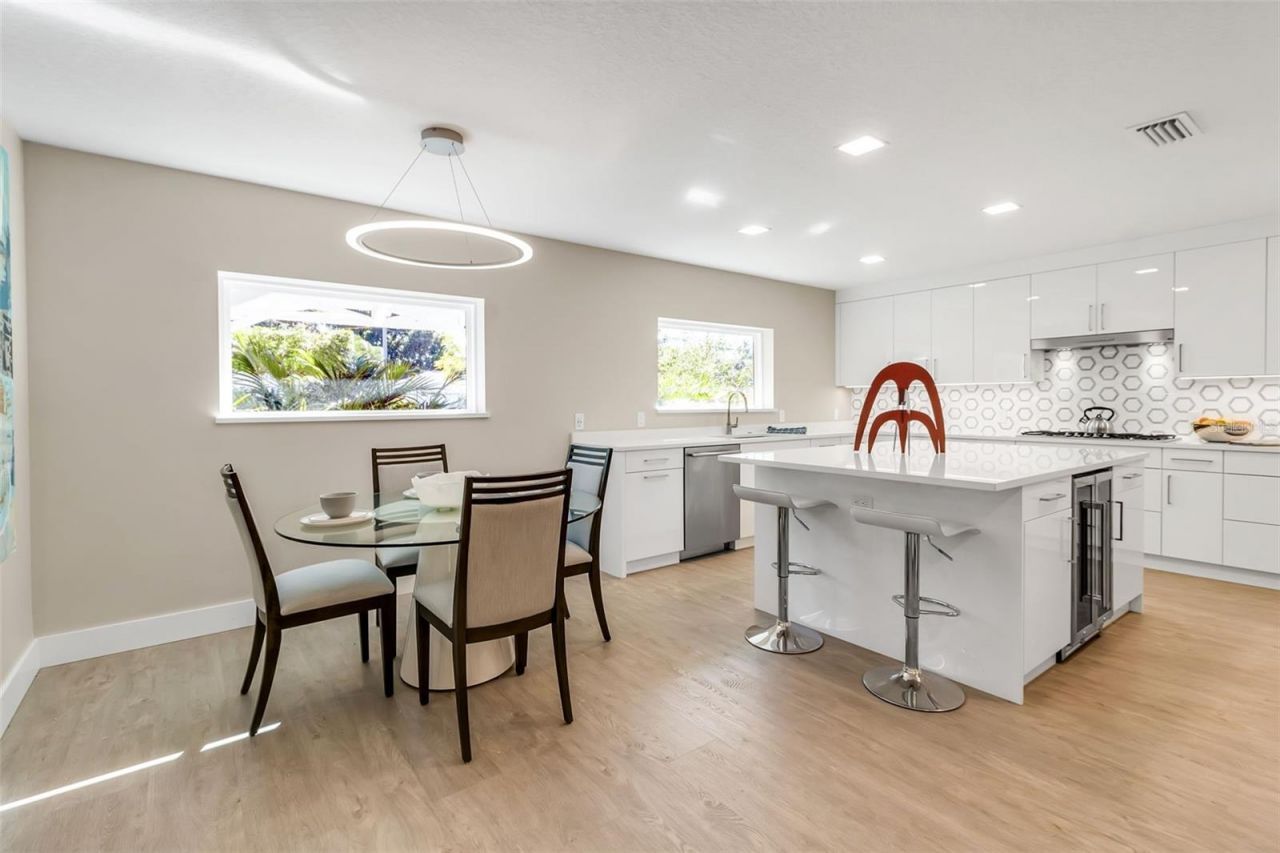 1621 Pine Bay Drive, Sarasota, FL 34231 Photo