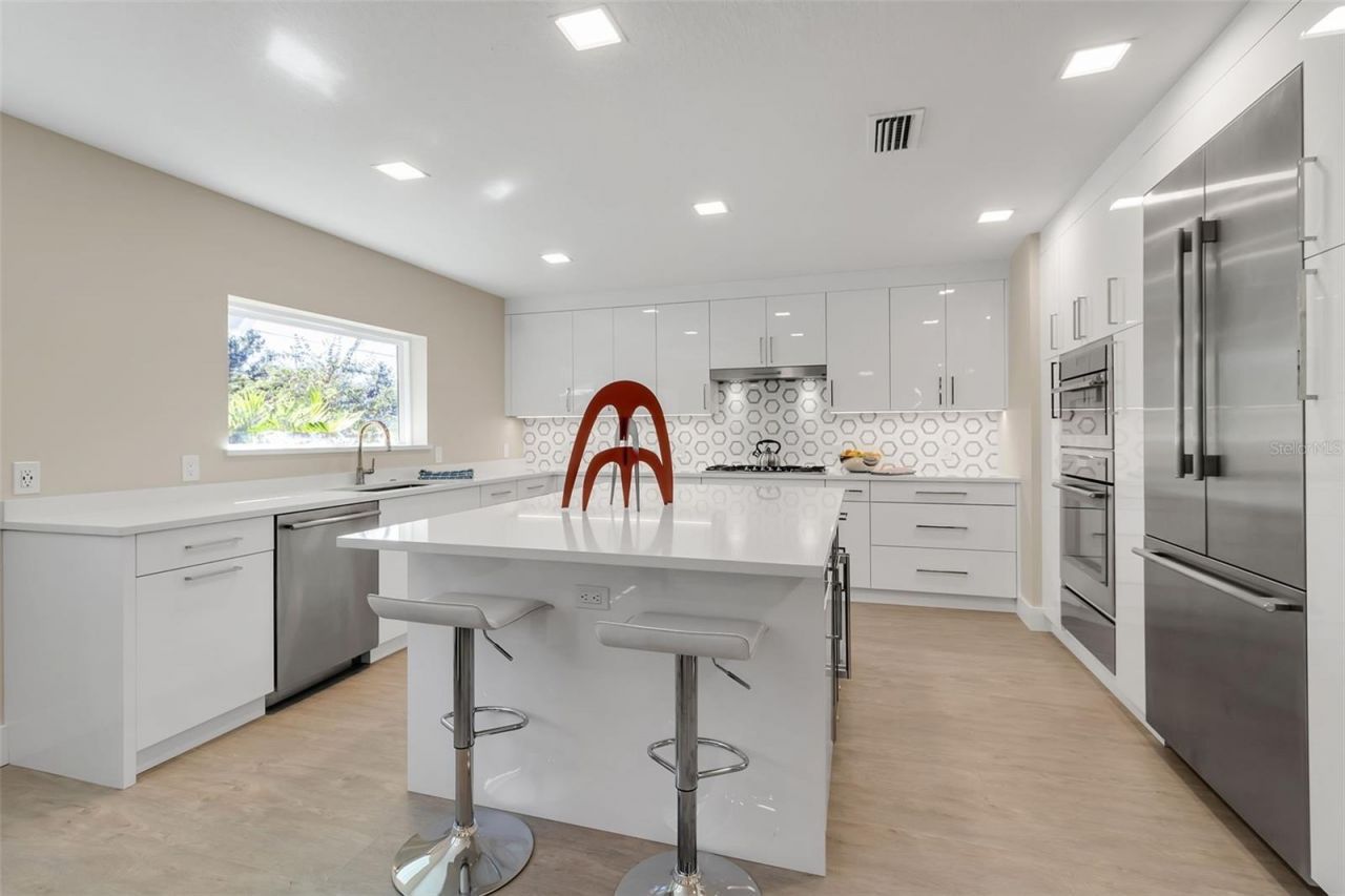 1621 Pine Bay Drive, Sarasota, FL 34231 Photo