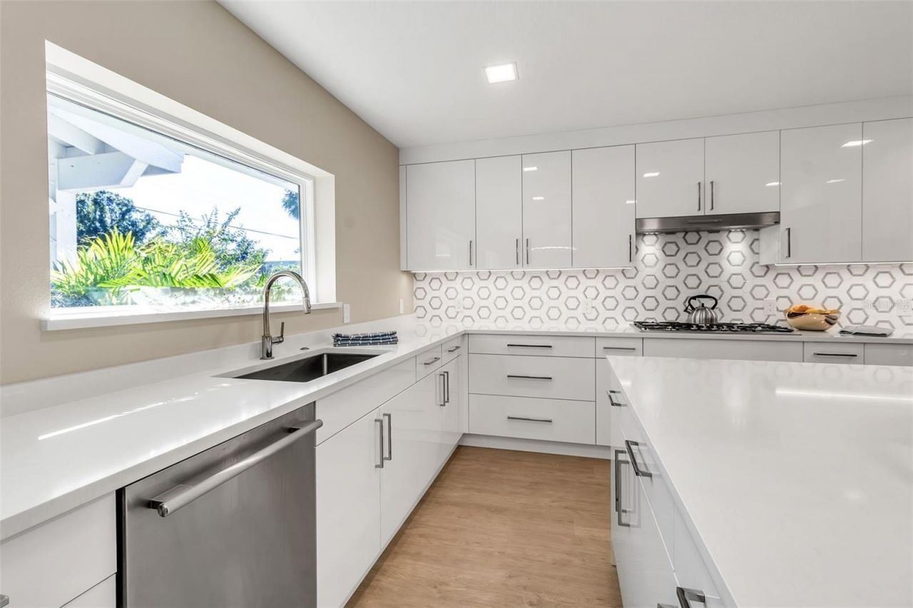 1621 Pine Bay Drive, Sarasota, FL 34231 Photo