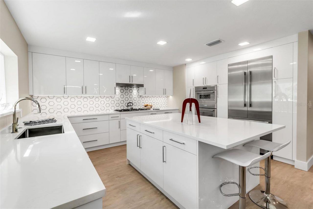 1621 Pine Bay Drive, Sarasota, FL 34231 Photo