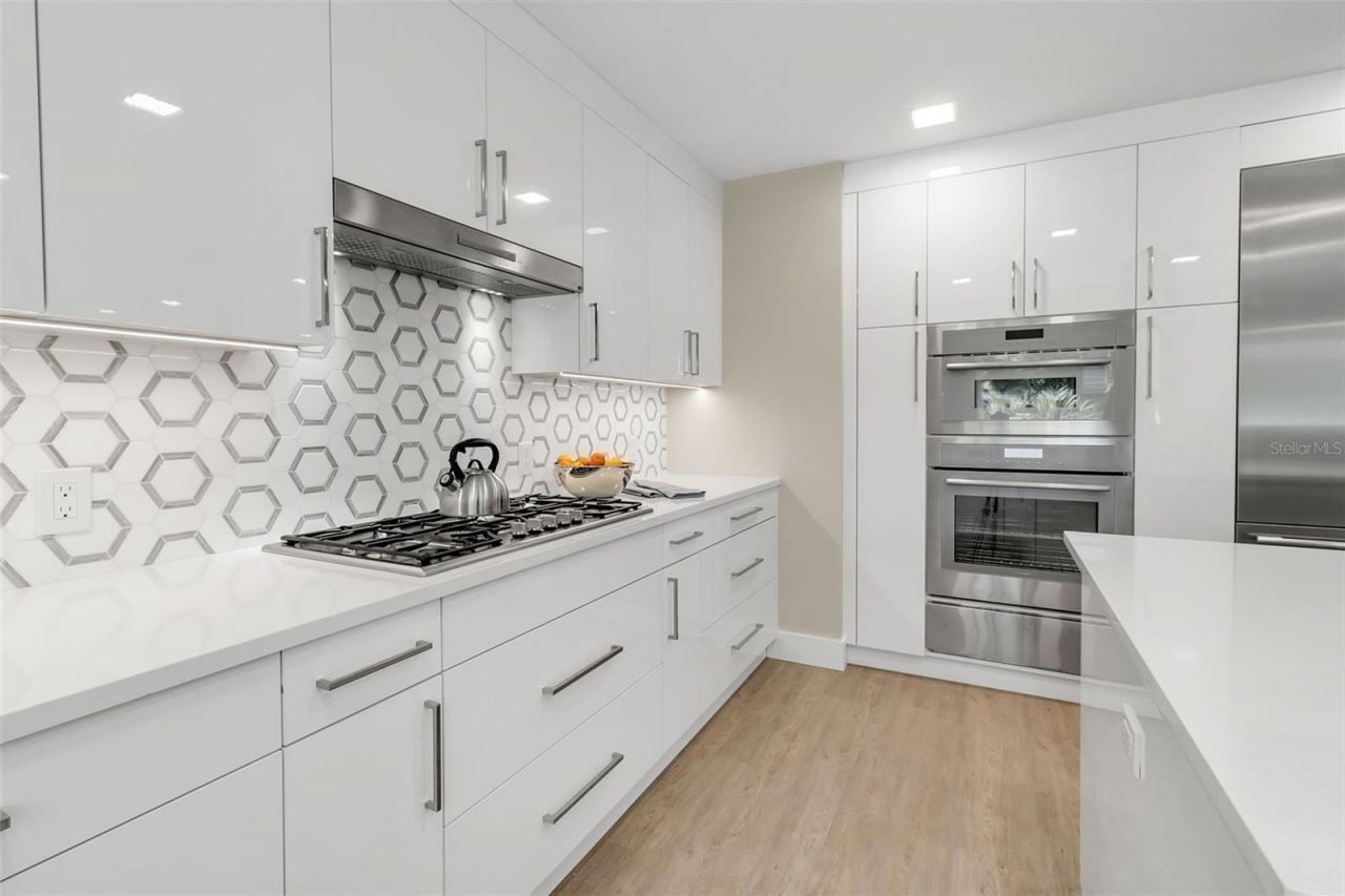 1621 Pine Bay Drive, Sarasota, FL 34231 Photo