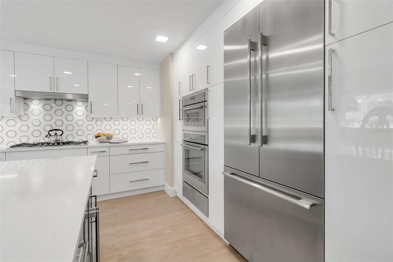 1621 Pine Bay Drive, Sarasota, FL 34231 Photo