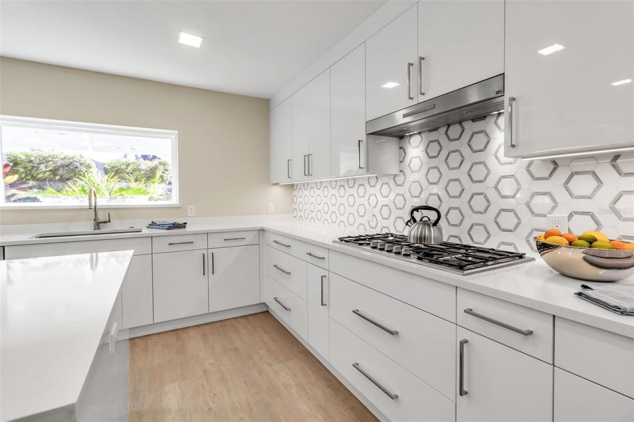 1621 Pine Bay Drive, Sarasota, FL 34231 Photo