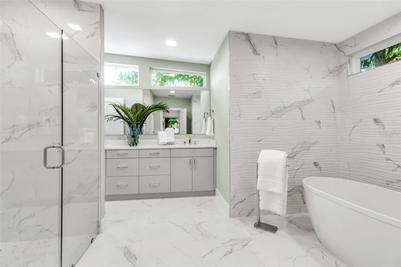 1621 Pine Bay Drive, Sarasota, FL 34231 Photo
