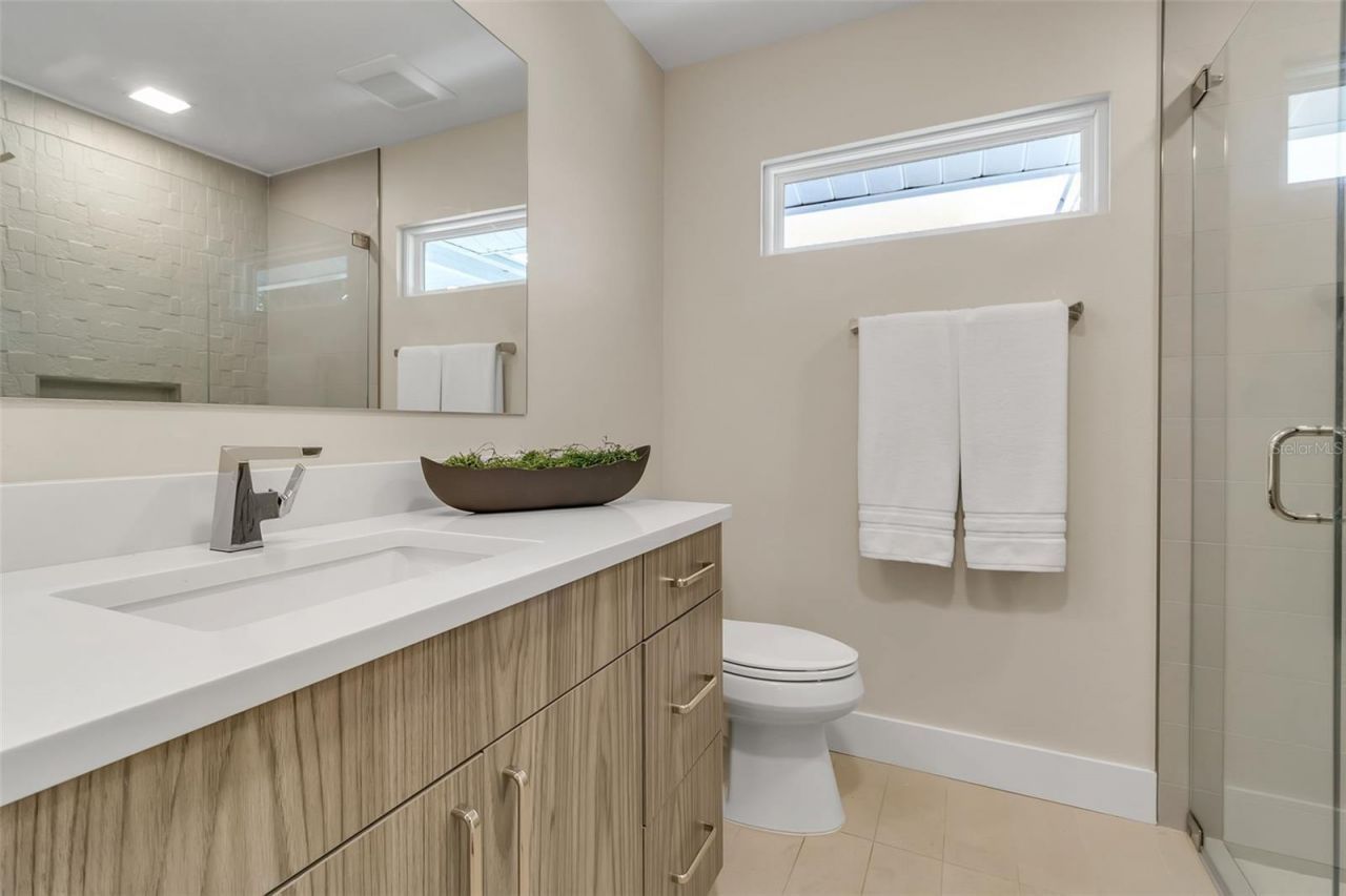 1621 Pine Bay Drive, Sarasota, FL 34231 Photo