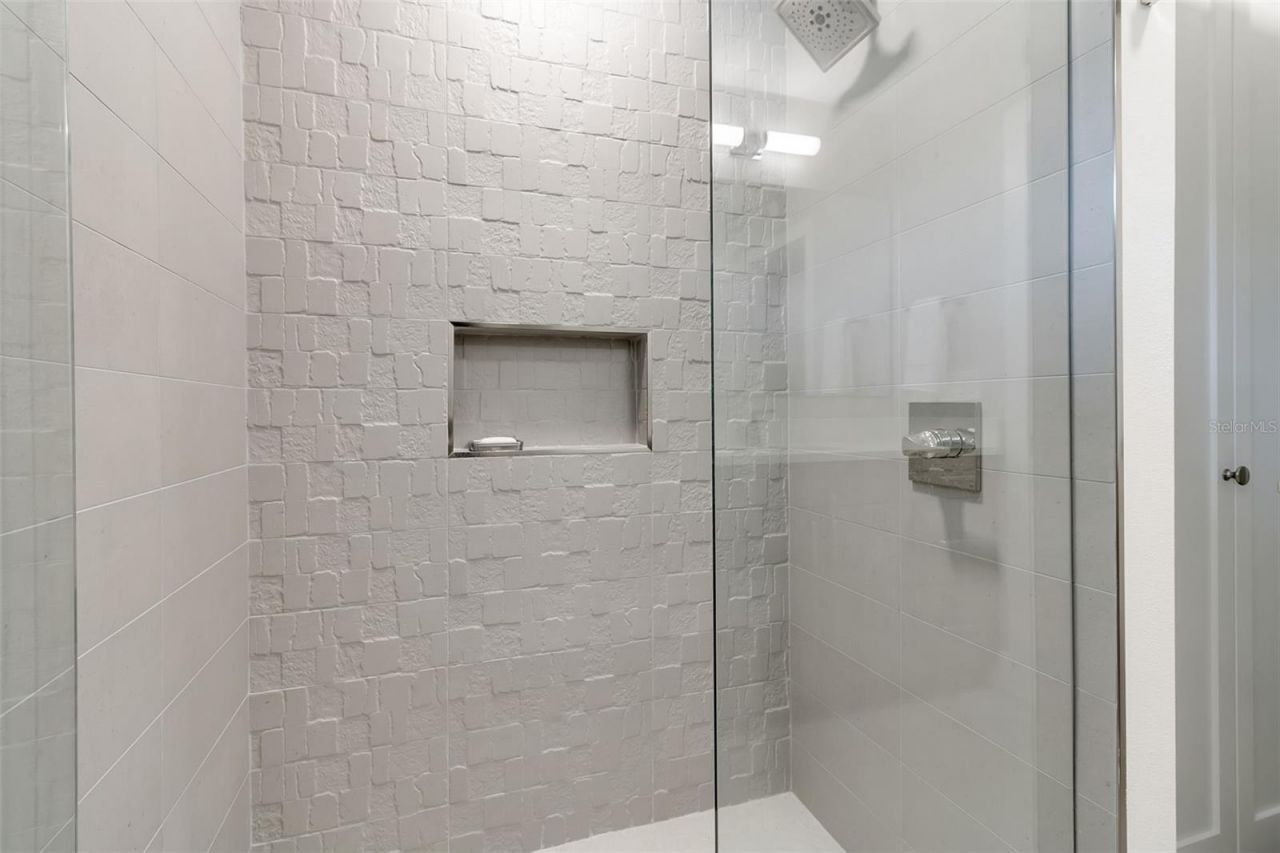 1621 Pine Bay Drive, Sarasota, FL 34231 Photo