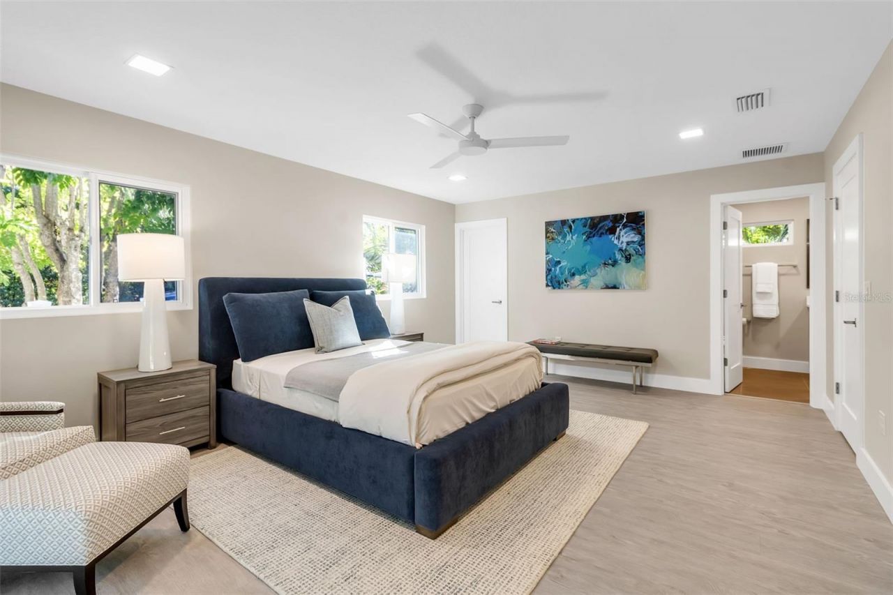 1621 Pine Bay Drive, Sarasota, FL 34231 Photo