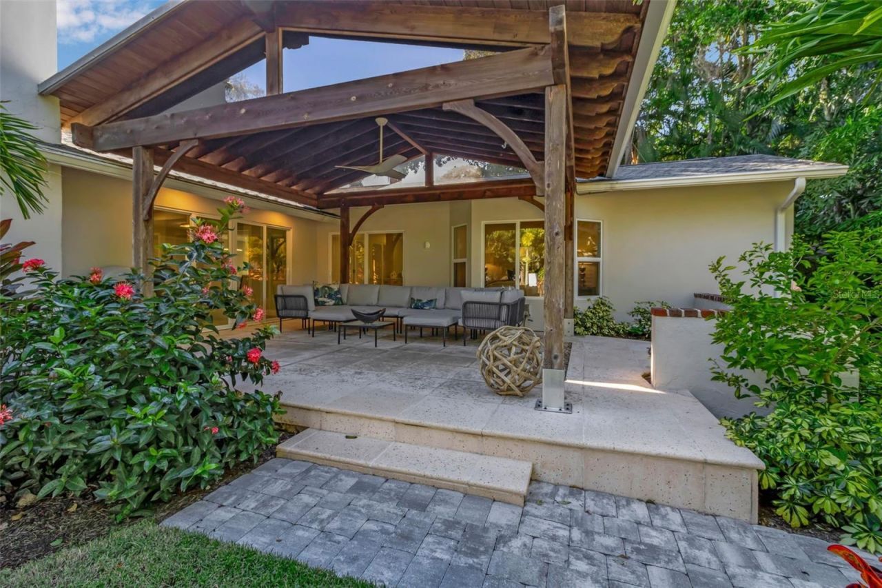 1621 Pine Bay Drive, Sarasota, FL 34231 Photo