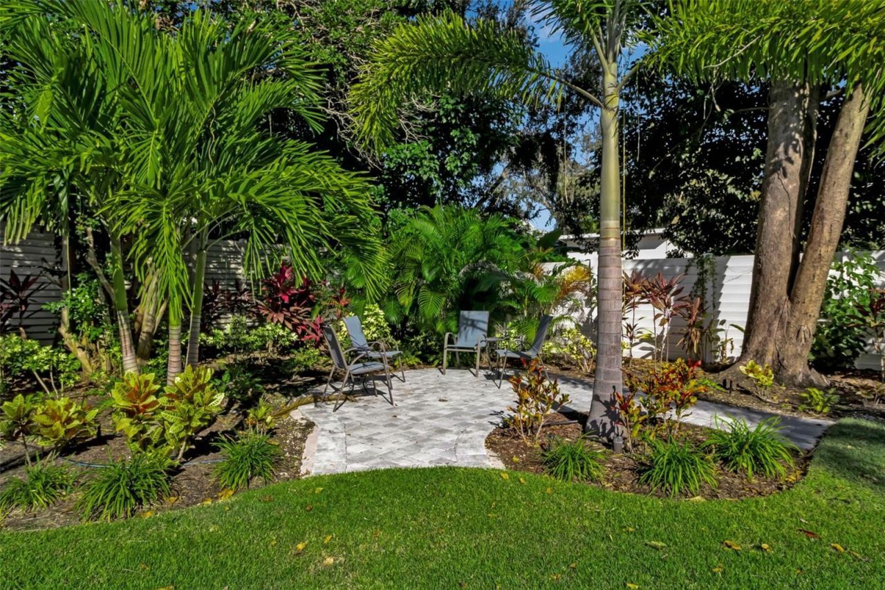 1621 Pine Bay Drive, Sarasota, FL 34231 Photo