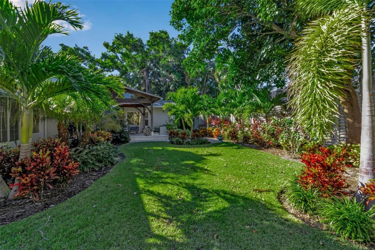 1621 Pine Bay Drive, Sarasota, FL 34231 Photo