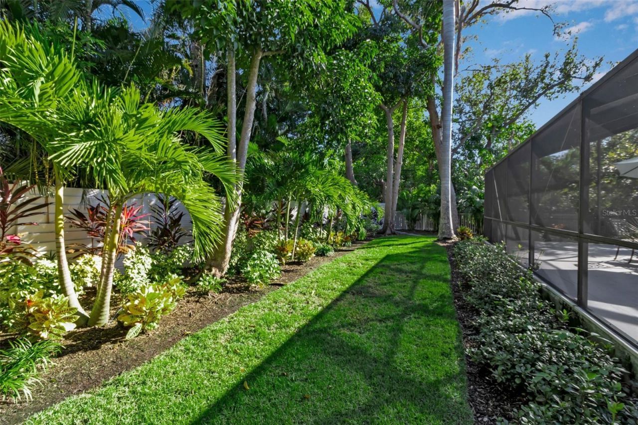 1621 Pine Bay Drive, Sarasota, FL 34231 Photo