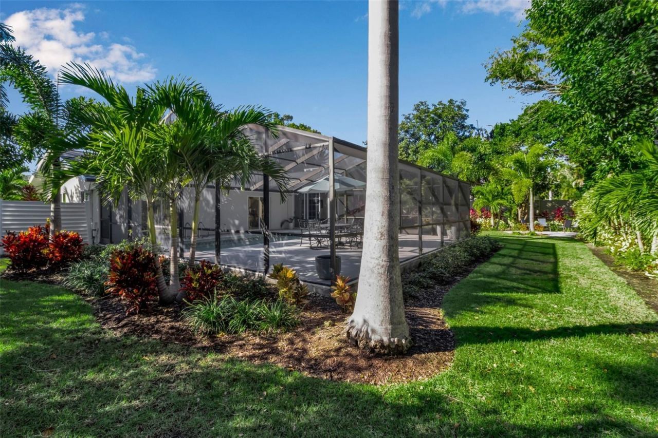 1621 Pine Bay Drive, Sarasota, FL 34231 Photo