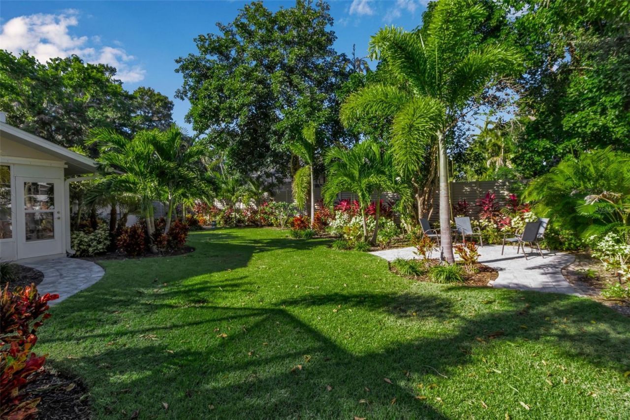 1621 Pine Bay Drive, Sarasota, FL 34231 Photo