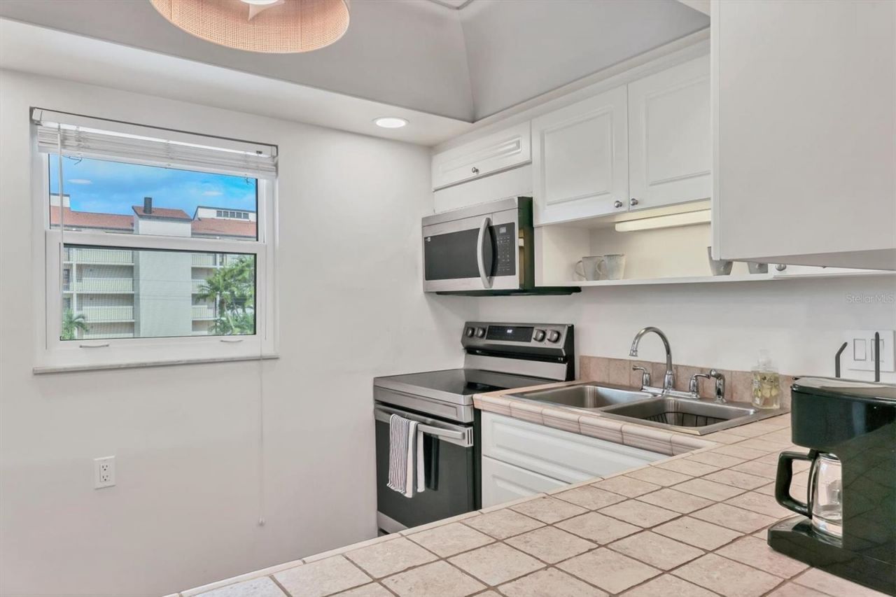 1250 N Portofino Drive, Unit 303, Sarasota, FL 34242 Photo