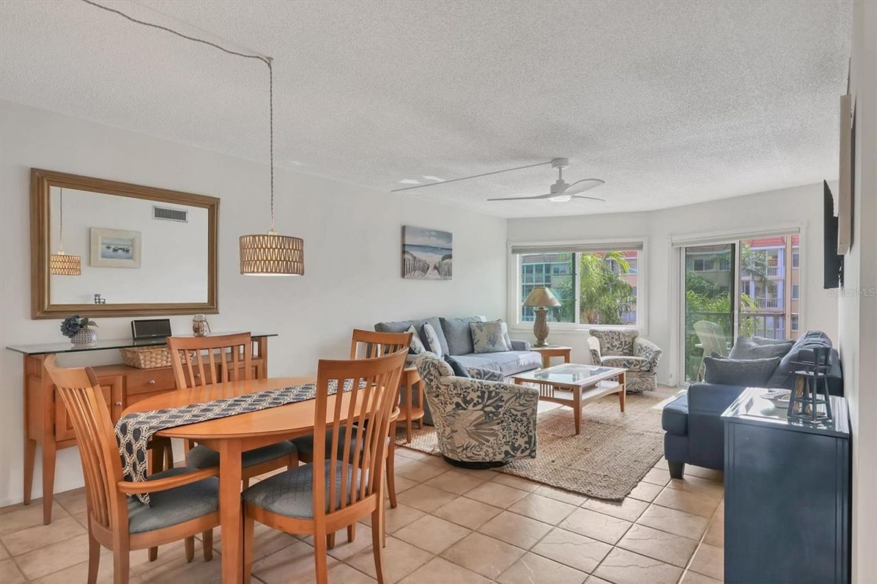 1250 N Portofino Drive, Unit 303, Sarasota, FL 34242 Photo