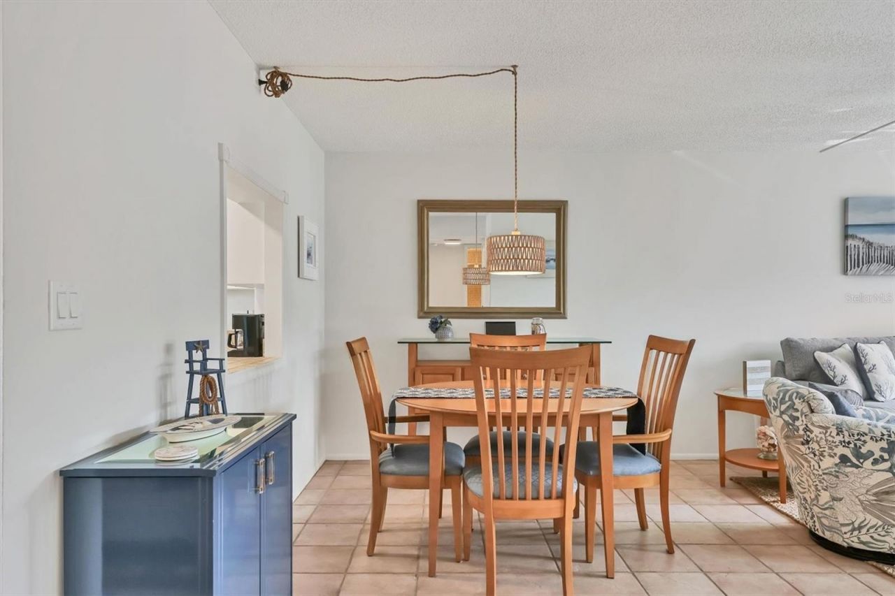 1250 N Portofino Drive, Unit 303, Sarasota, FL 34242 Photo