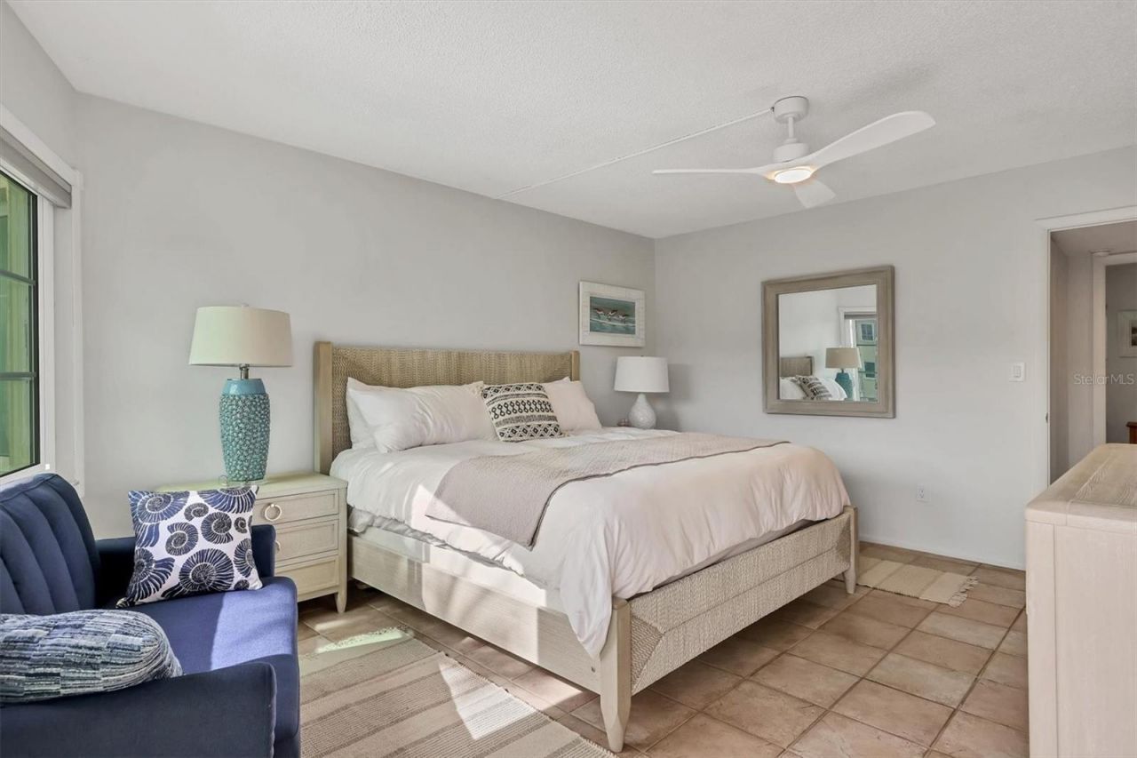 1250 N Portofino Drive, Unit 303, Sarasota, FL 34242 Photo